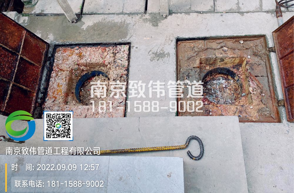 摄山星城观梅工地食堂隔油池油污清理施工现场
